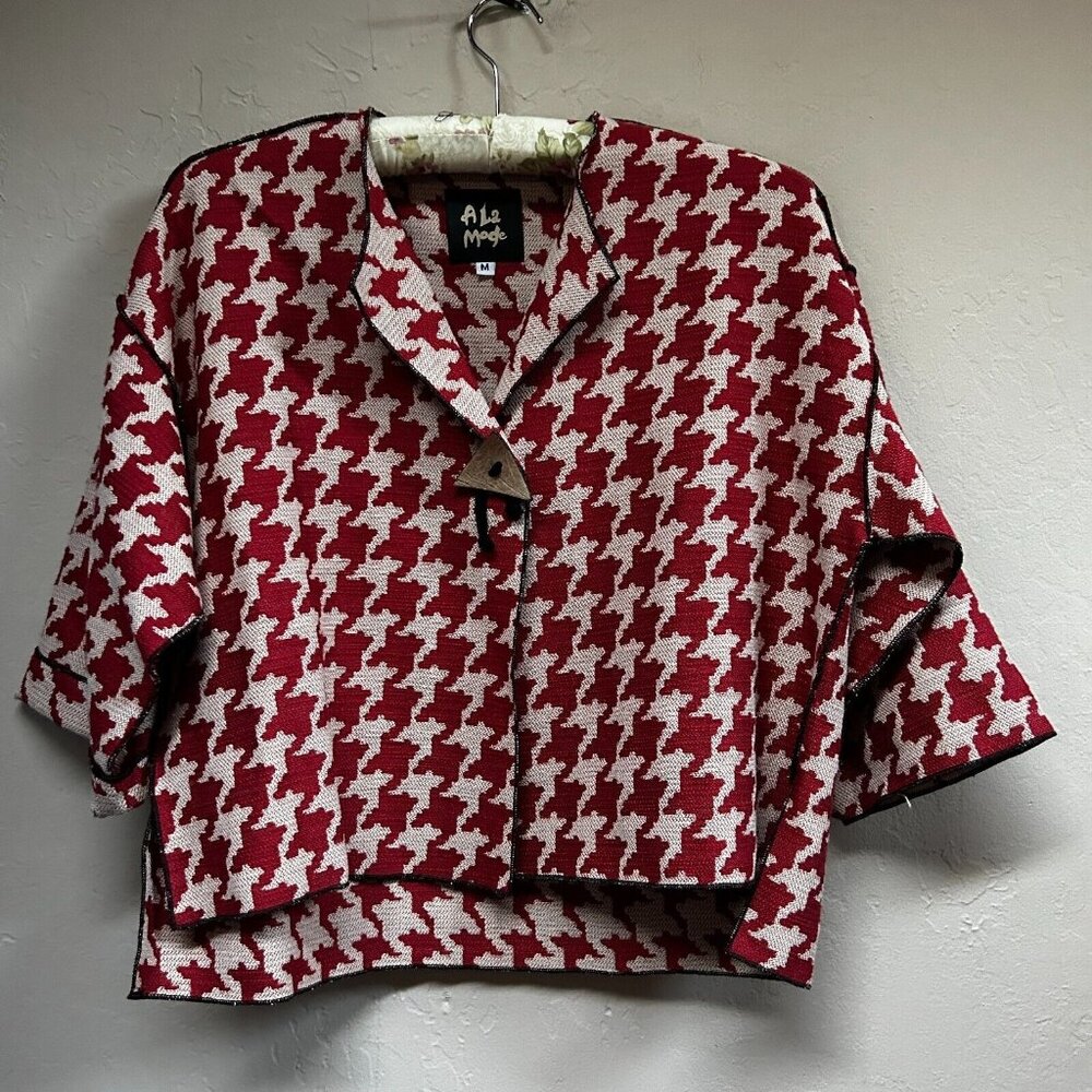 A La Mode by XIAO Women's Artsy Wooden Button Crop Blazer Medium Red Houndstooth